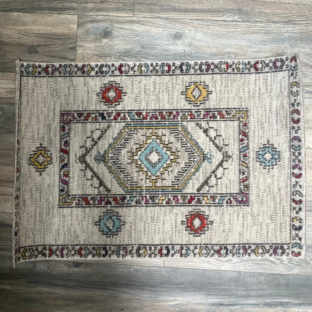 BRAND NEW RUG - Picture 1 of 3